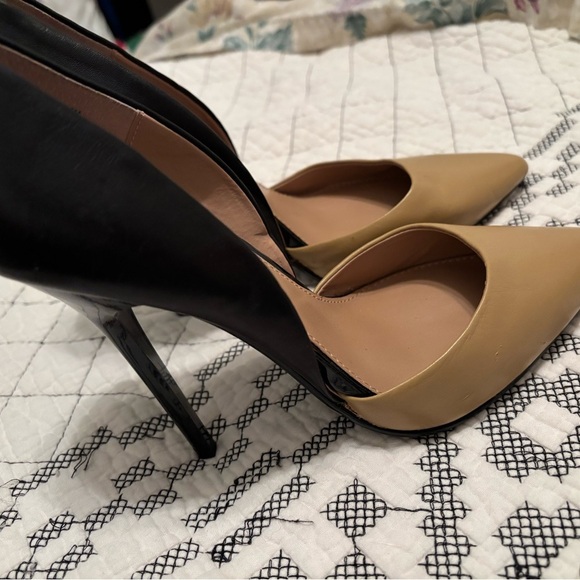 Steve Madden Varcitty Black and Tan Heels 7.5 NWOT - Picture 2 of 10